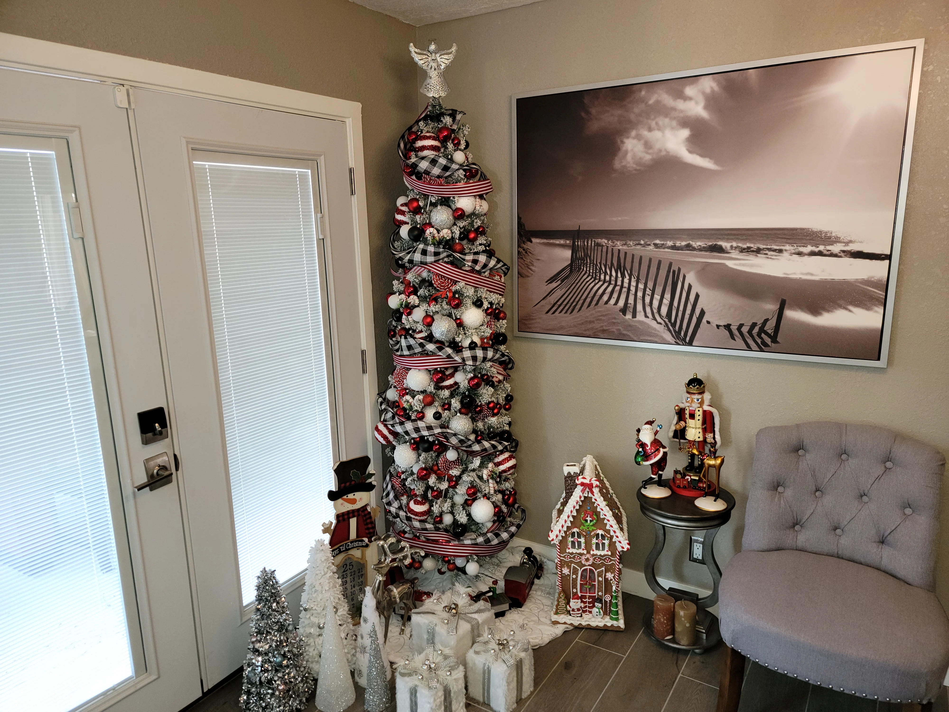 How to Decorate a Christmas Tree